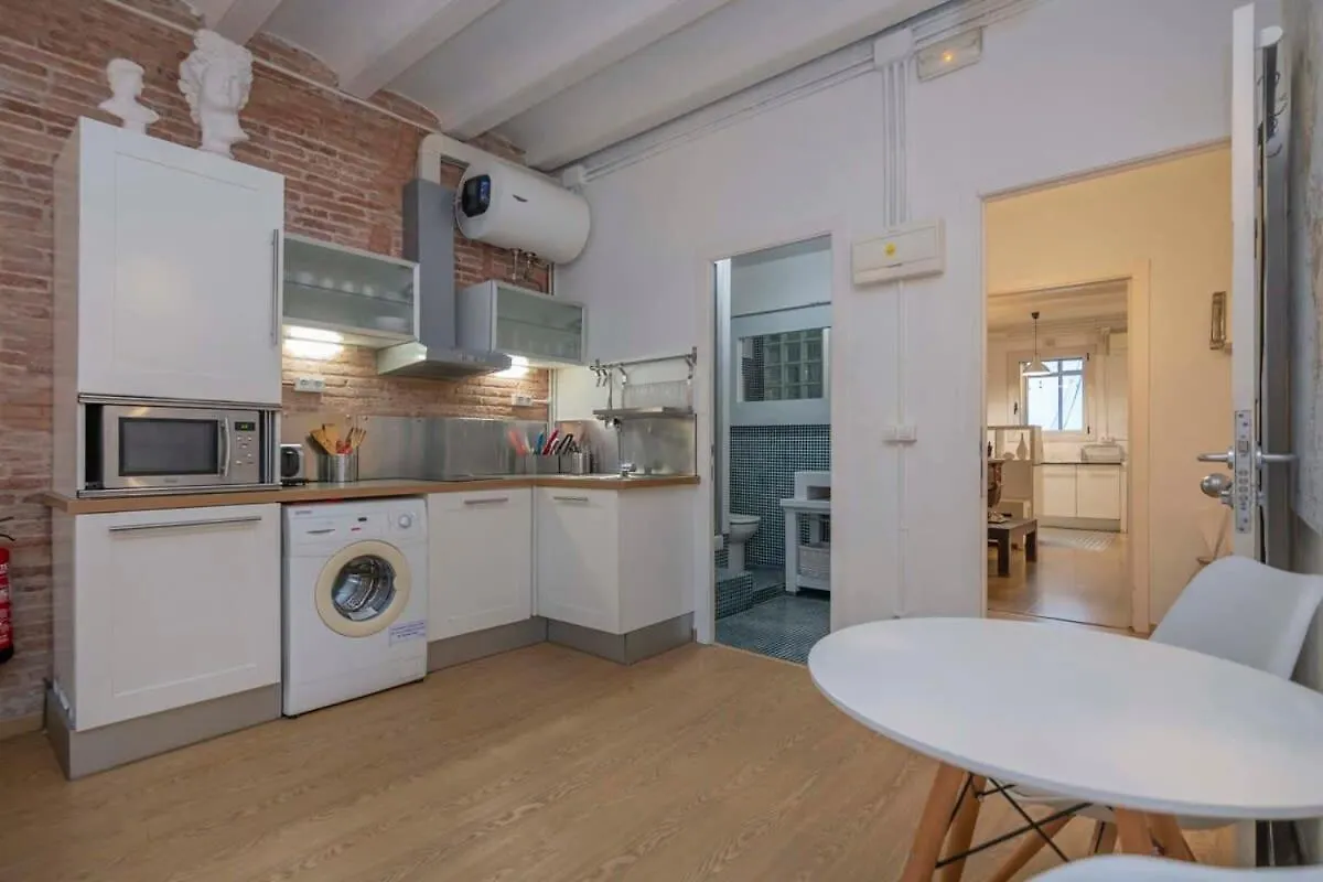 Exclusive 2 Bedroom Apartment In The City Center Barcelona